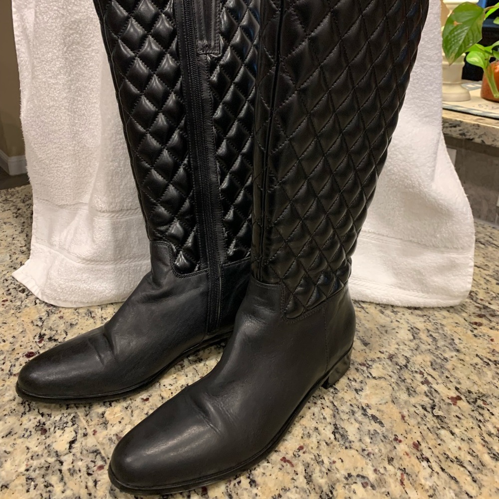 Black 9.5 Valdini quilted boots